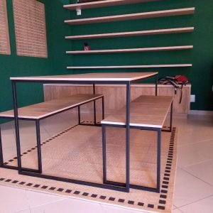 Estruturas de mesa e bancos